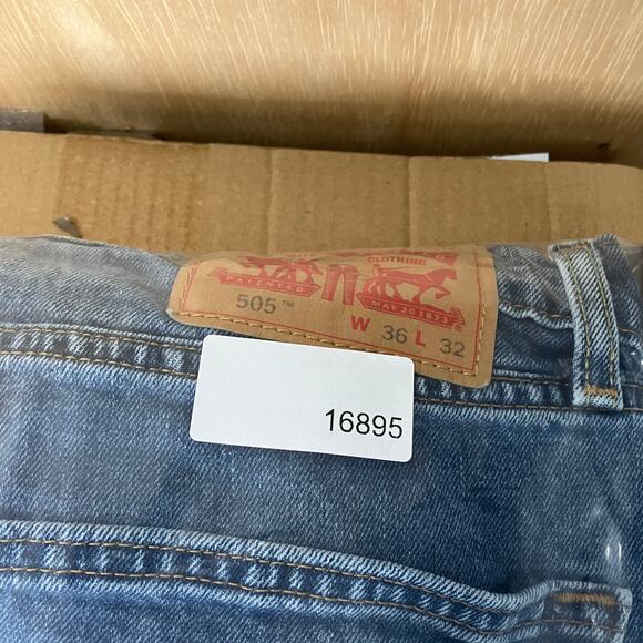 Levi's 505 Jeans Mens 36x32 Blue Straight Fit Stretch Distressed Workwear Worn - Picture 11 of 11